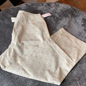 Old Navy Women’s Sz 18 Khaki/Sage Flower Capris NWT